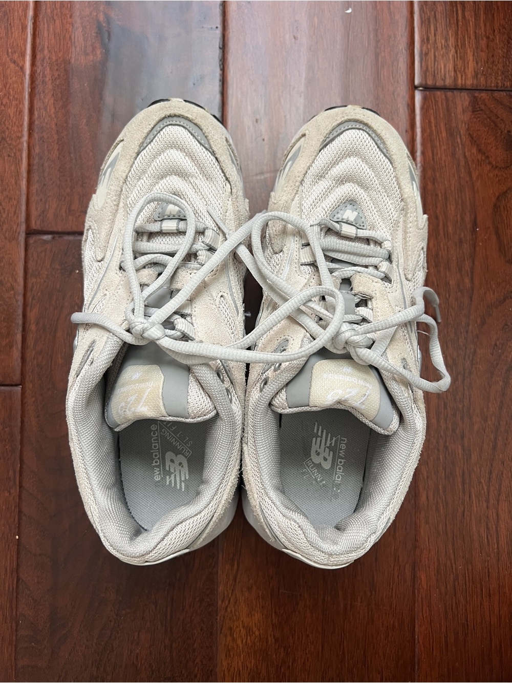 New Balance Beige/Cream 725 Sneakers - Size 6.5